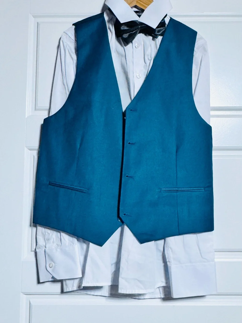 NWT Kids World of USA Hunter with Black Accents Four Piece Suit Size 20